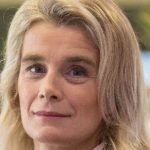 Samsung Galaxy S10 sporting in-display fingerprint biometrics hits the market